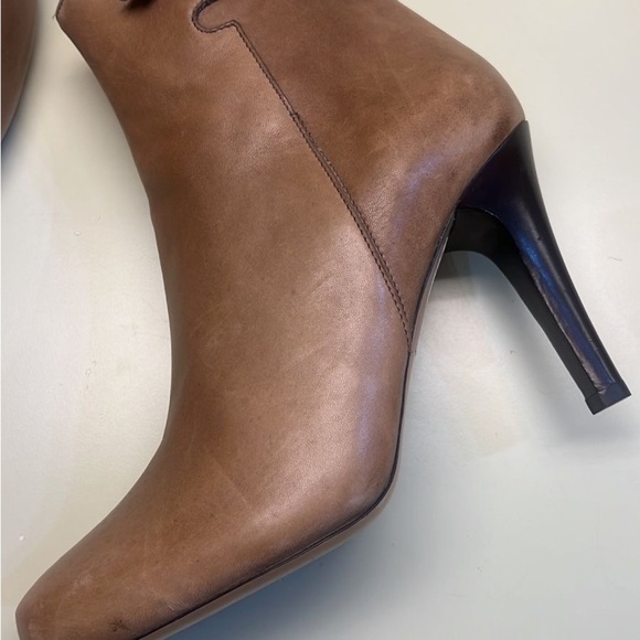 EMMA VIANI MADE IN ITALY LEATHER Tan Heeled Boots with Sleek Silhouette - Picture 3 of 9